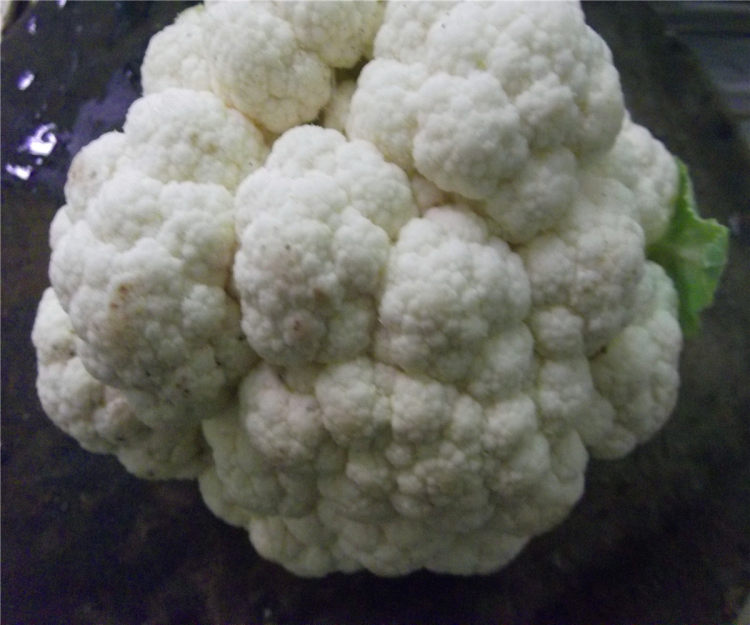 西兰花炒菜花步骤1