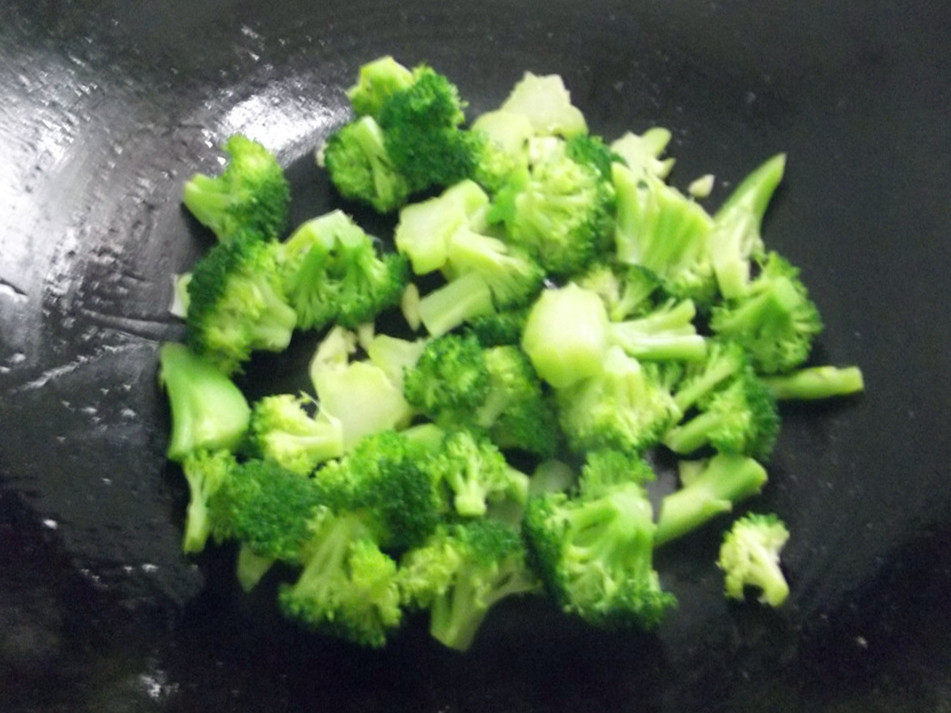 西兰花炒菜花步骤8