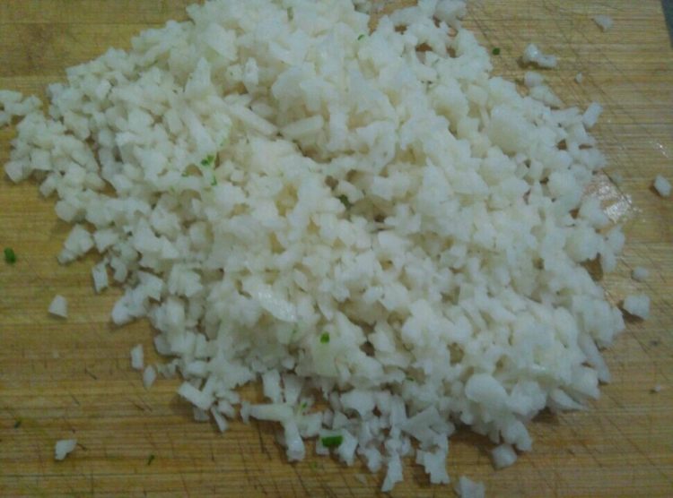 猪肉葱花藕馅饺子步骤2