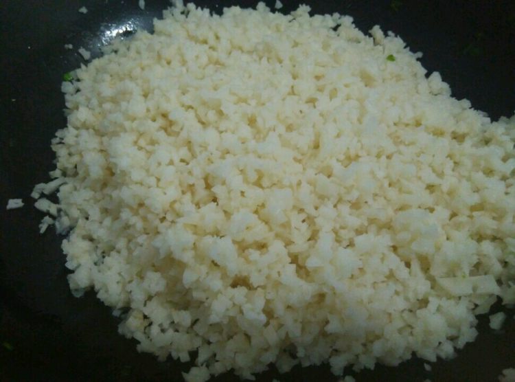 猪肉葱花藕馅饺子步骤5
