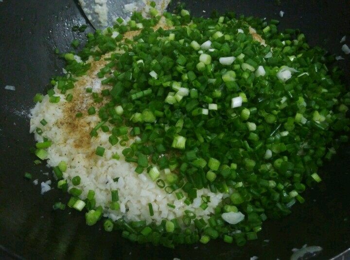 猪肉葱花藕馅饺子步骤7