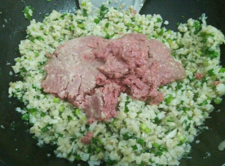 猪肉葱花藕馅饺子步骤9