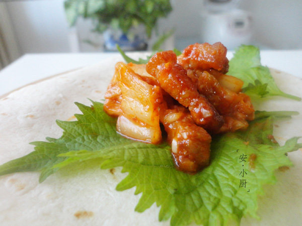 辣白菜炒五花肉条配卷步骤5