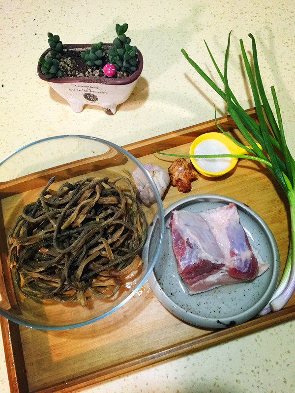 干豇豆烧肉步骤1