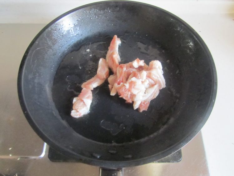 辣白菜炒五花肉 #本味步骤2