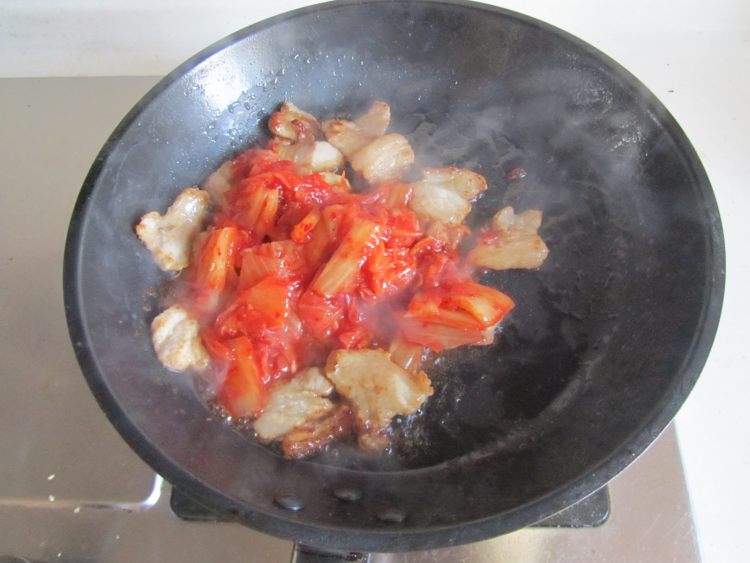 辣白菜炒五花肉 #本味步骤4