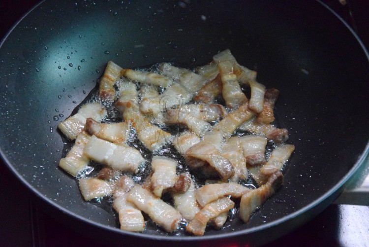 五花肉焖腐竹#本味家步骤5