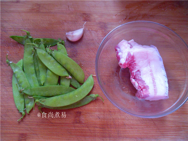 荷兰豆炒五花肉步骤1