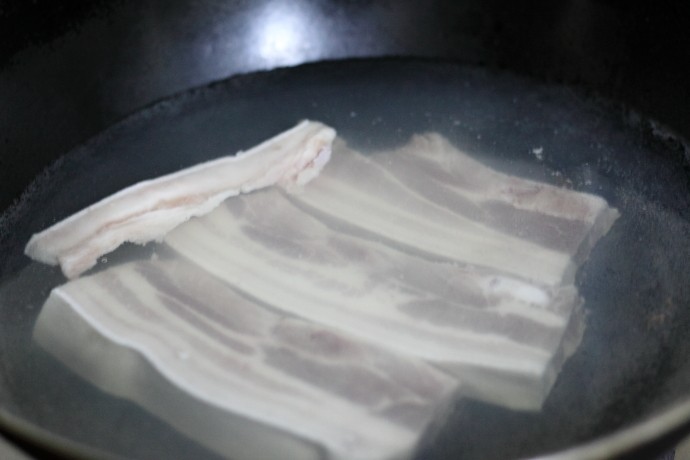 蕨菜黄豆炖肉步骤1