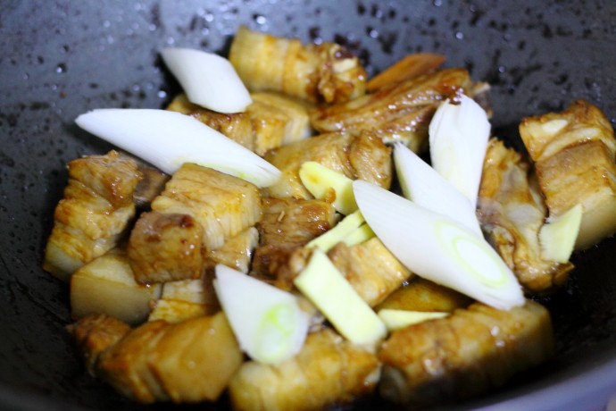 蕨菜黄豆炖肉步骤7