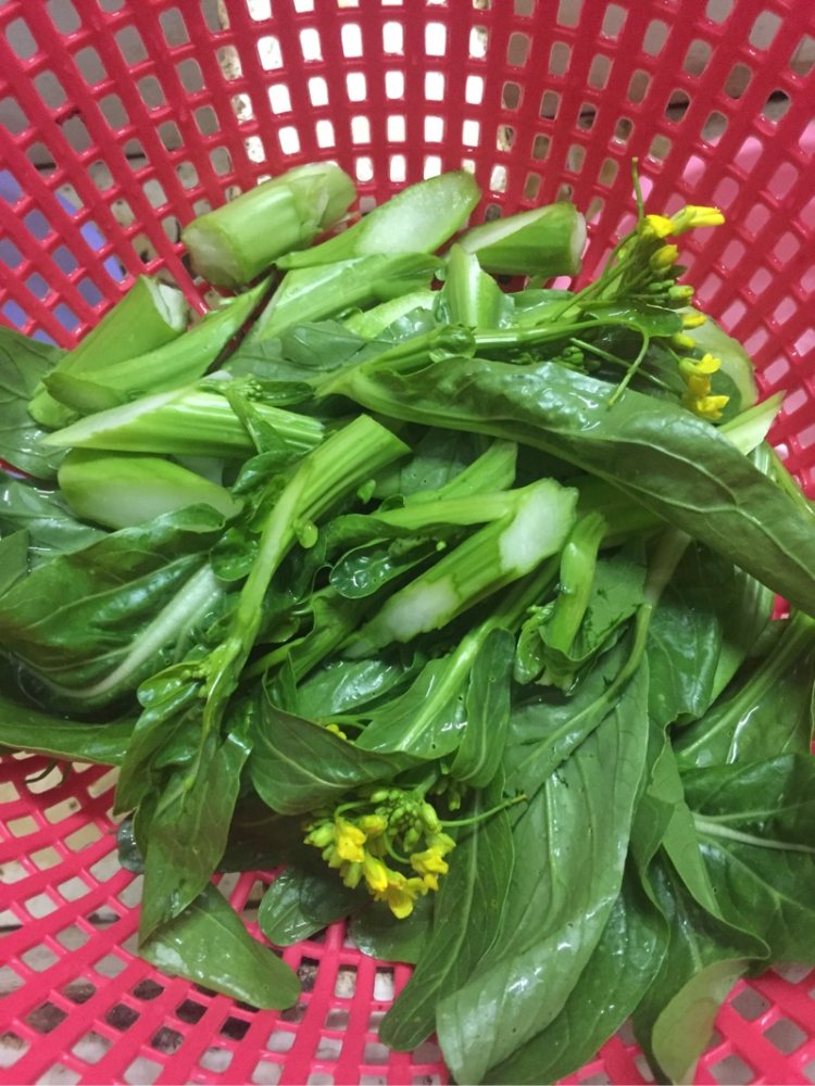五花肉盖菜心步骤1