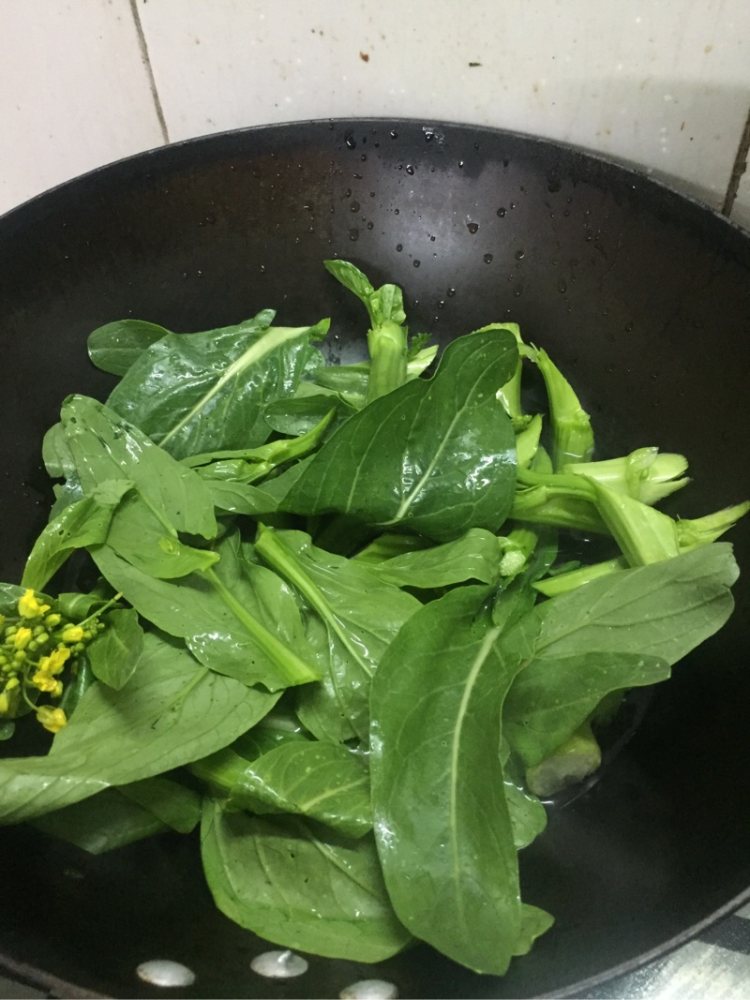 五花肉盖菜心步骤4