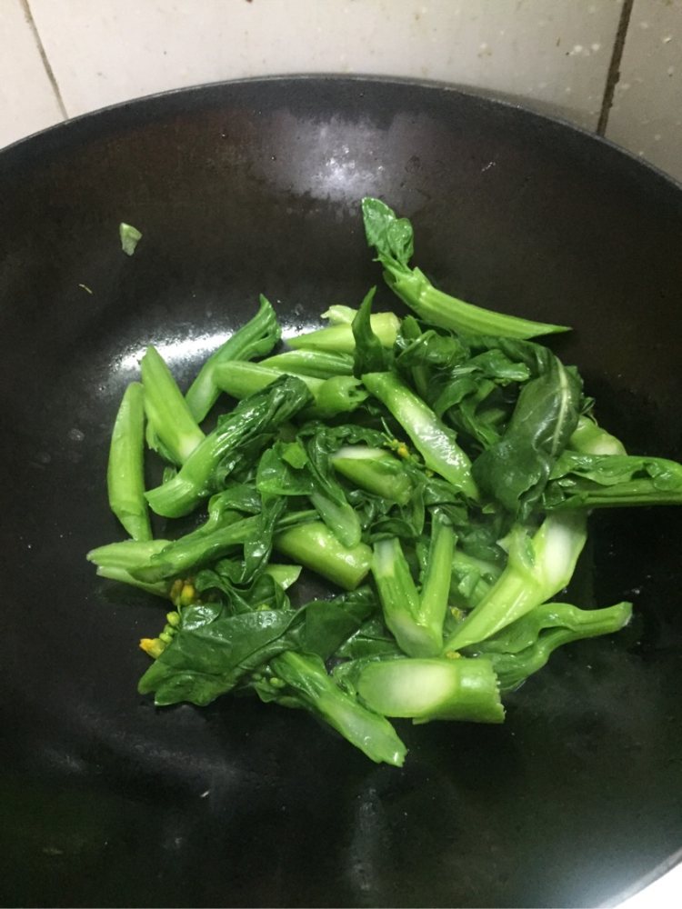 五花肉盖菜心步骤5