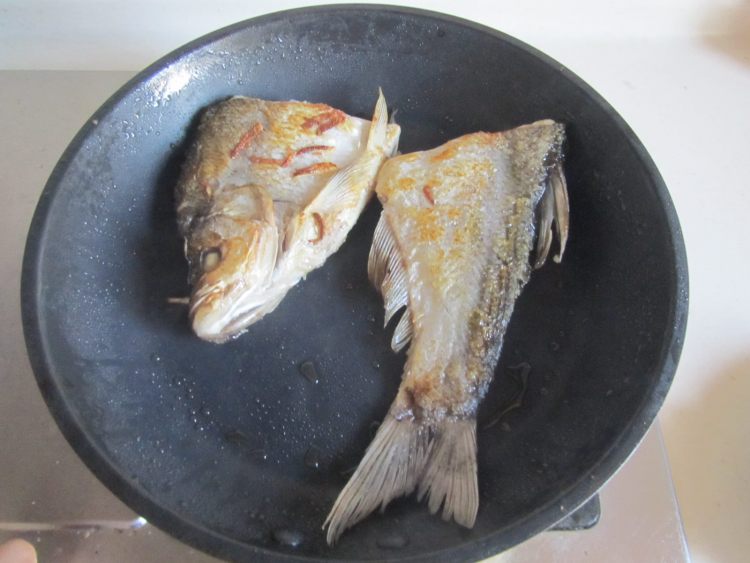 豆瓣烧鱼步骤5