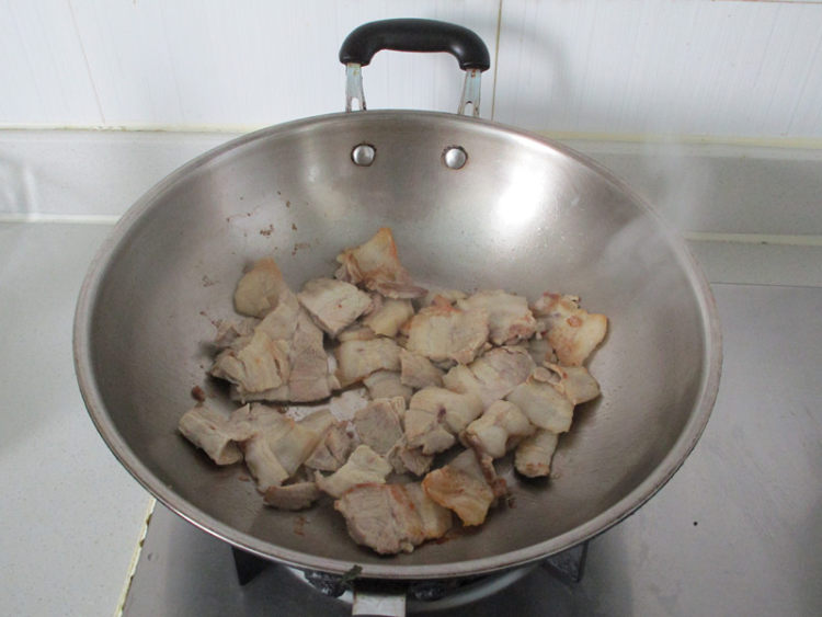 干锅白萝卜五花肉步骤7