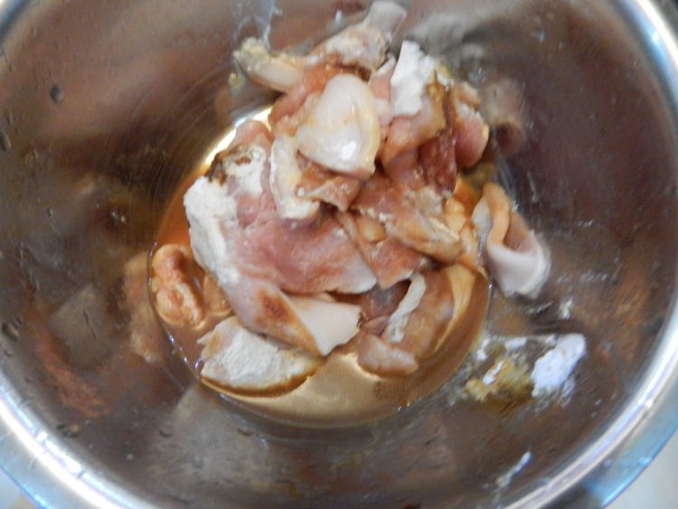 花菜炒五花肉步骤1