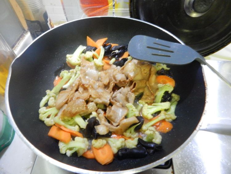 花菜炒五花肉步骤8