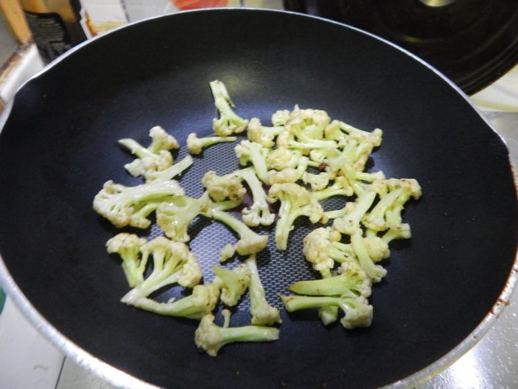 花菜炒五花肉步骤5