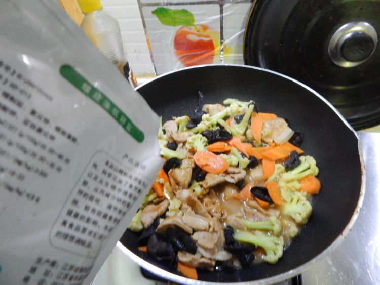 花菜炒五花肉步骤10