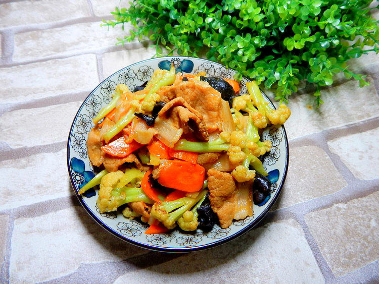 花菜炒五花肉步骤11
