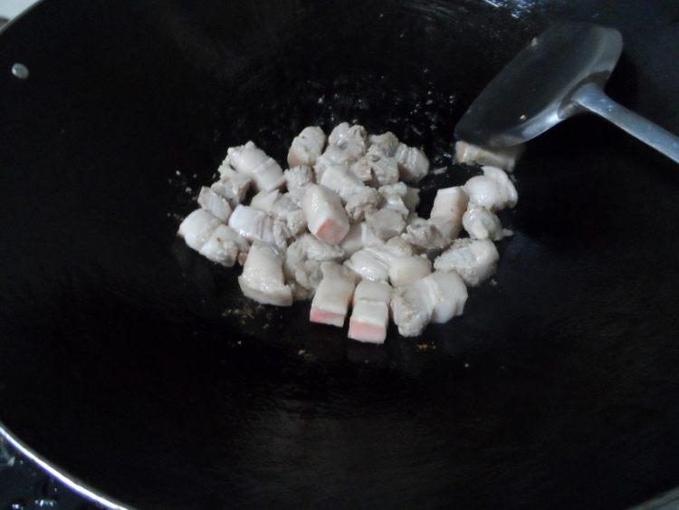 鸡蛋红烧肉步骤2