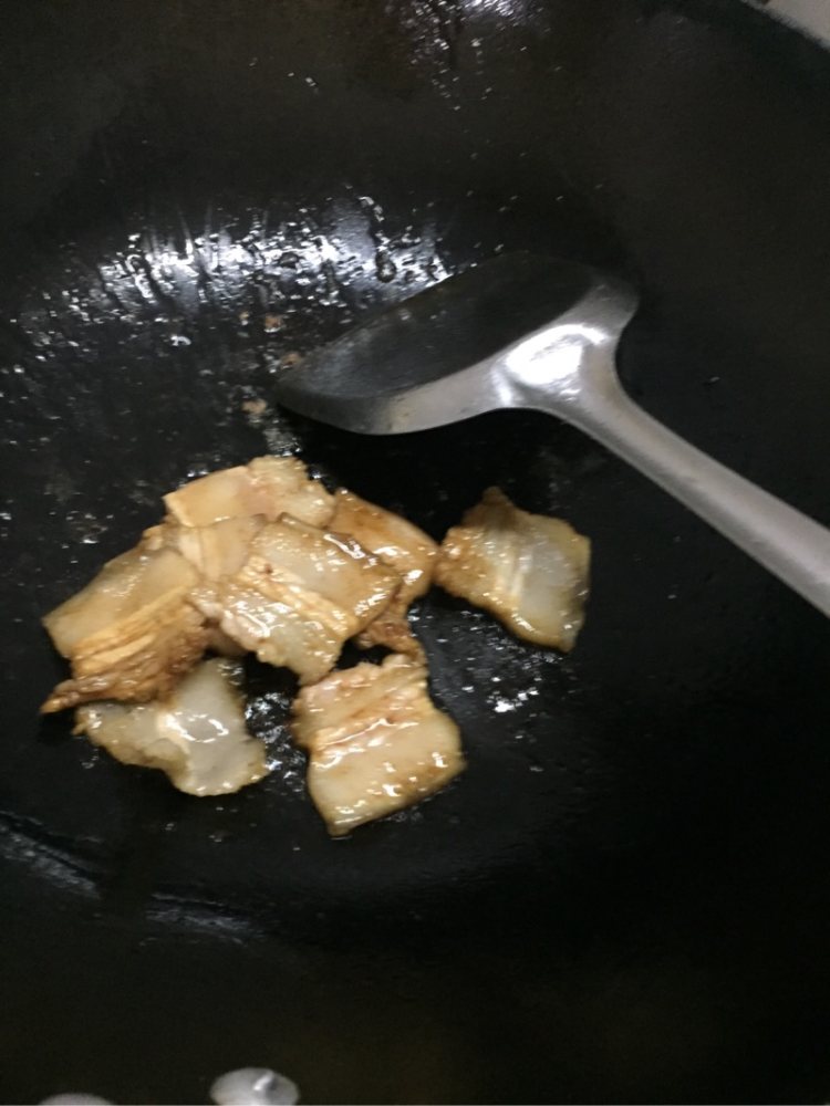 腐竹菜心炒五花肉步骤4