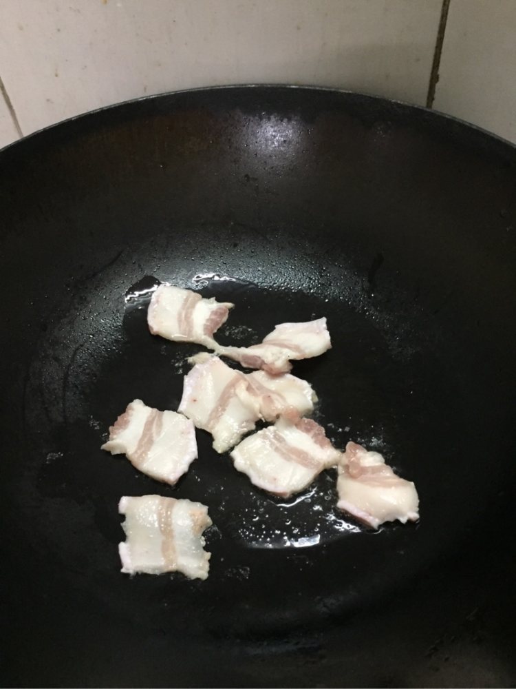 腐竹菜心炒五花肉步骤3