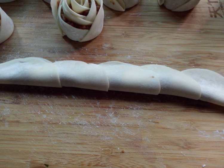 玫瑰锅贴步骤8