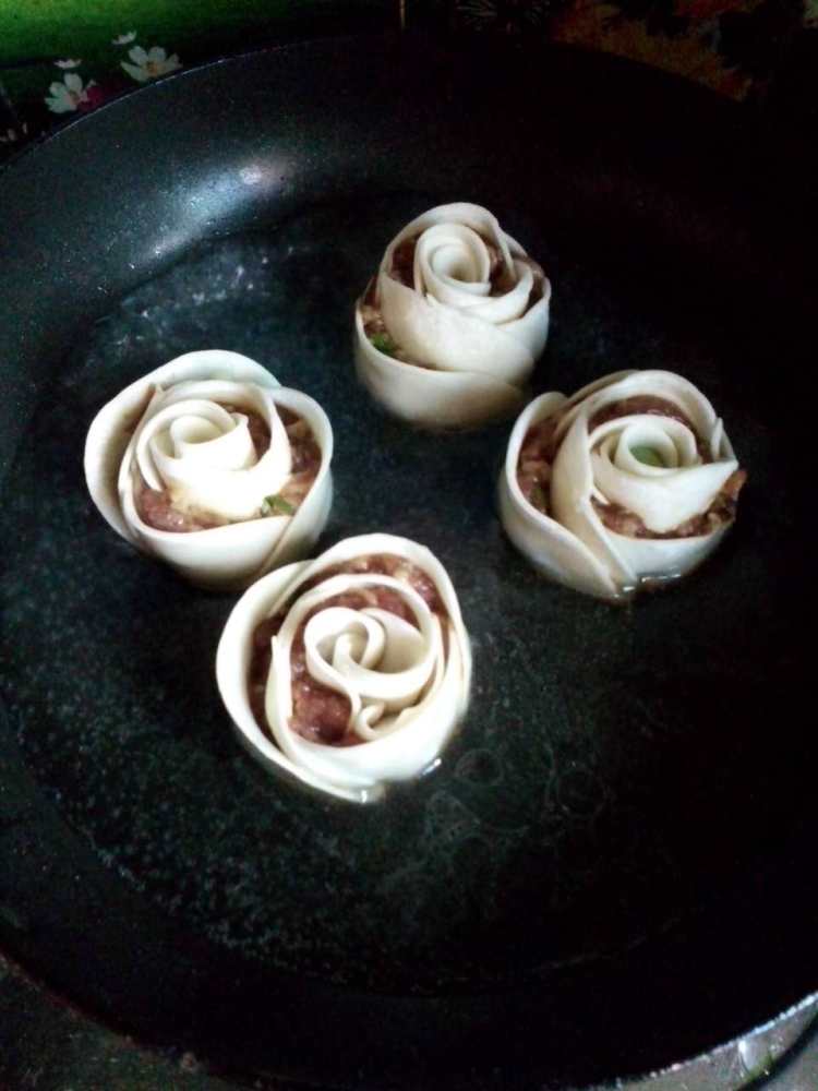 玫瑰锅贴步骤11