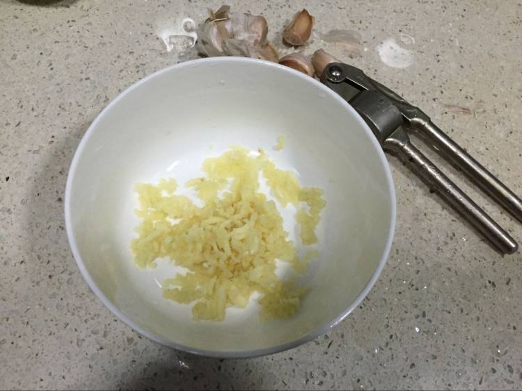 盐蒜五花肉步骤2