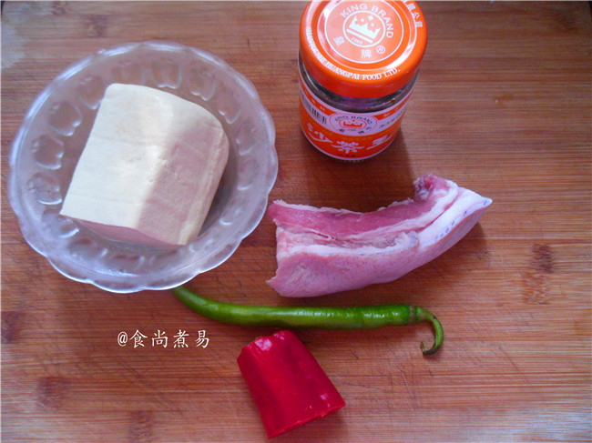 五花肉煎豆腐步骤1