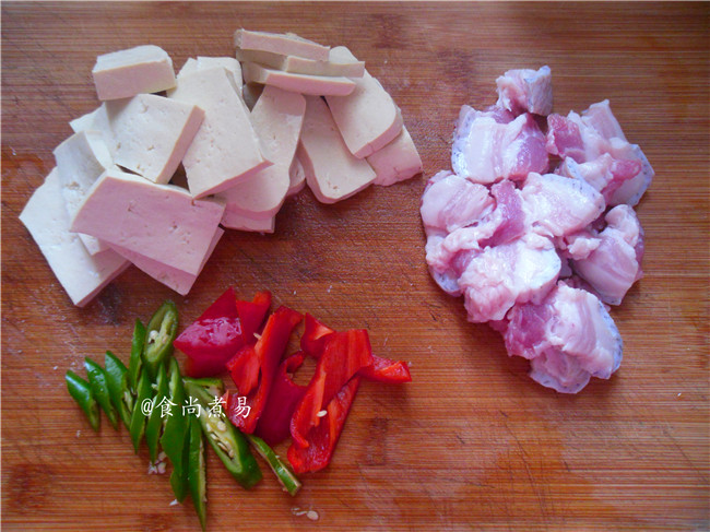 五花肉煎豆腐步骤2