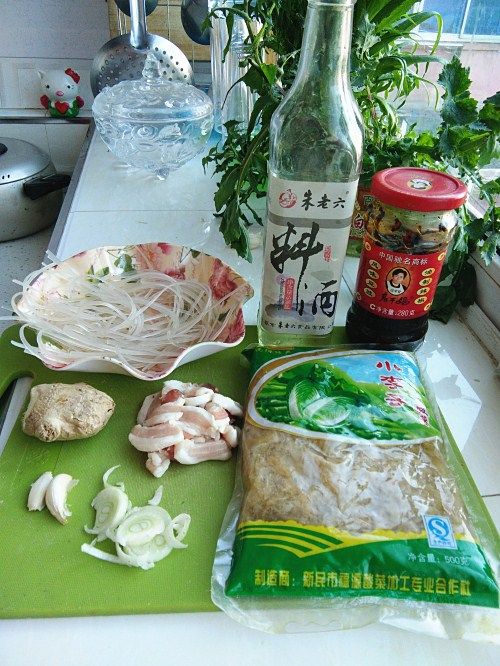 东北乡村风味酸菜粉步骤1