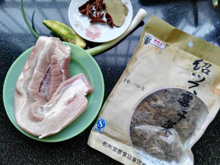 梅干菜烧肉步骤1