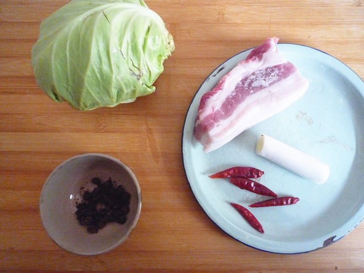 小炒圆白菜步骤1
