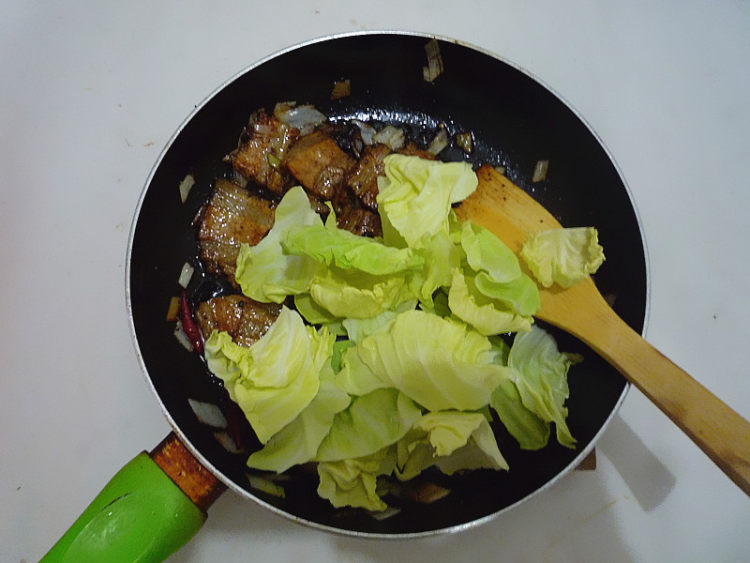 小炒圆白菜步骤8