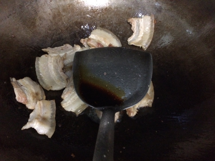 青蒜白木耳炒五花肉步骤5