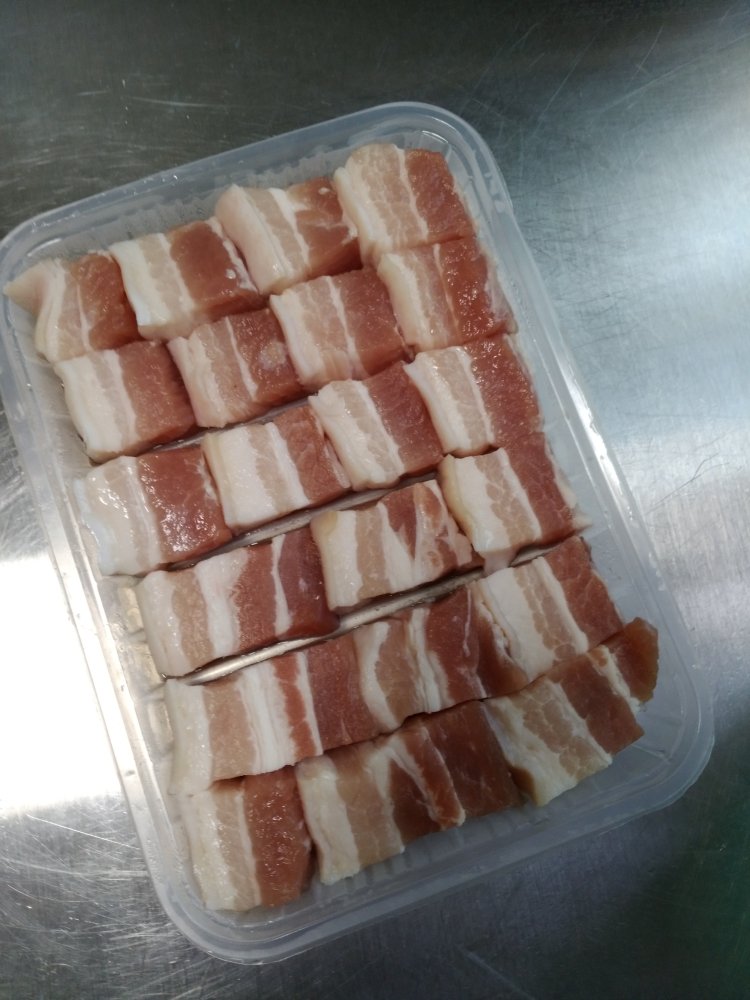 油菜红烧肉步骤1