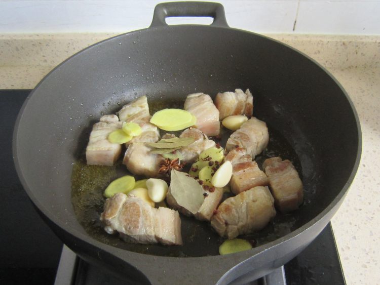 菱角烧肉步骤7