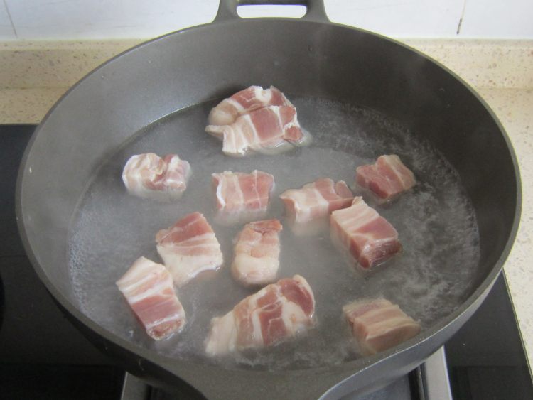 菱角烧肉步骤5