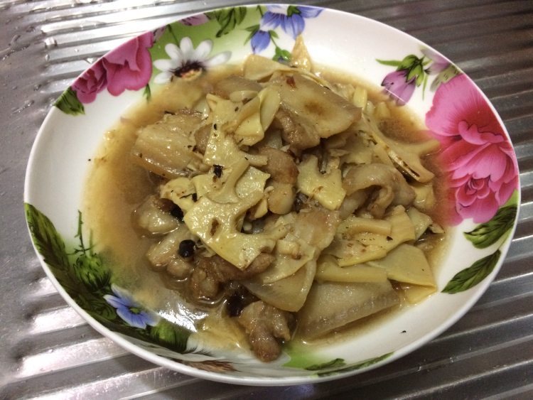 五花肉焖夏笋步骤10