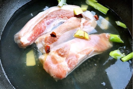 青椒炒回锅肉步骤2