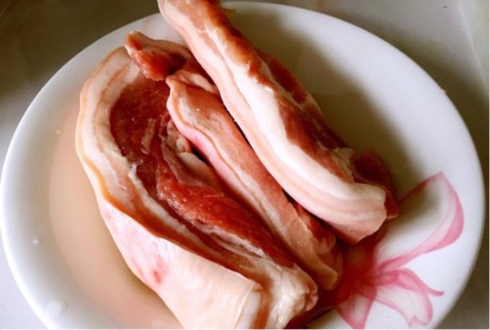青椒炒回锅肉步骤1
