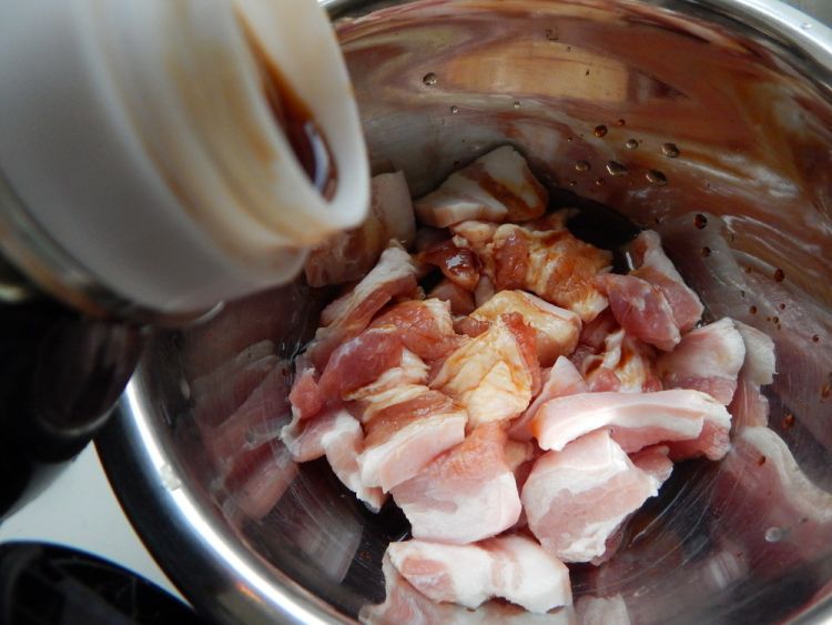 土豆粉蒸五花肉片步骤4