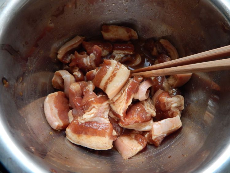 土豆粉蒸五花肉片步骤8