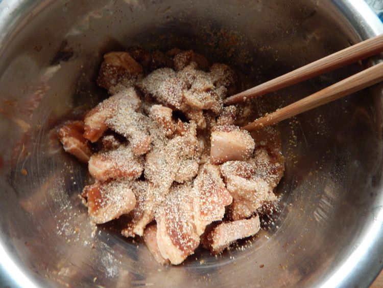 土豆粉蒸五花肉片步骤10