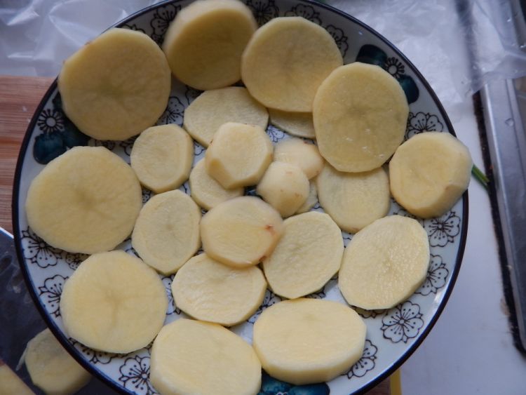 土豆粉蒸五花肉片步骤12