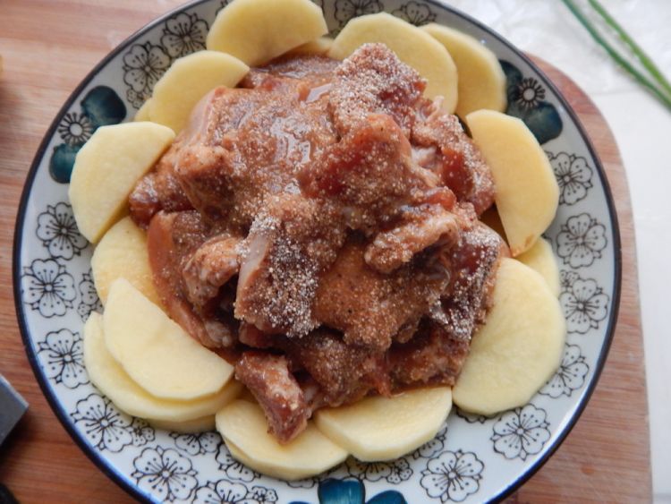土豆粉蒸五花肉片步骤13