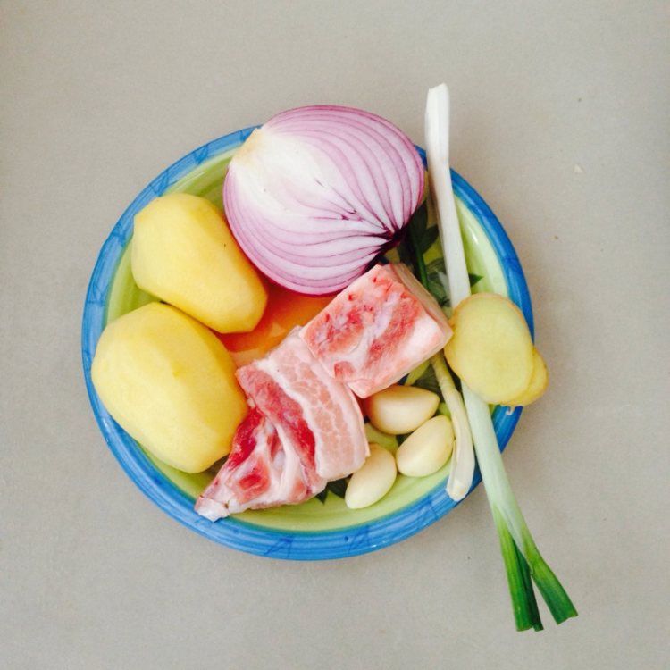 香菇土豆卤肉饭步骤2