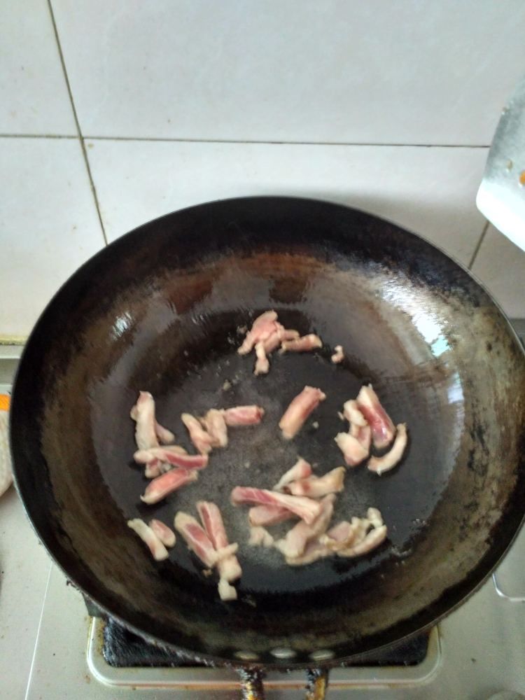 肉炒土豆芹菜胡萝卜步骤3